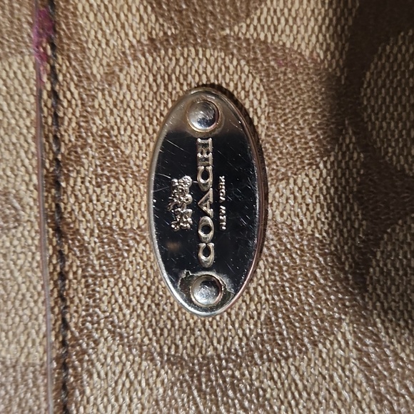 Coach Signature Crossbody Purse with Removeable Hot Pink Pouch - Picture 7 of 15